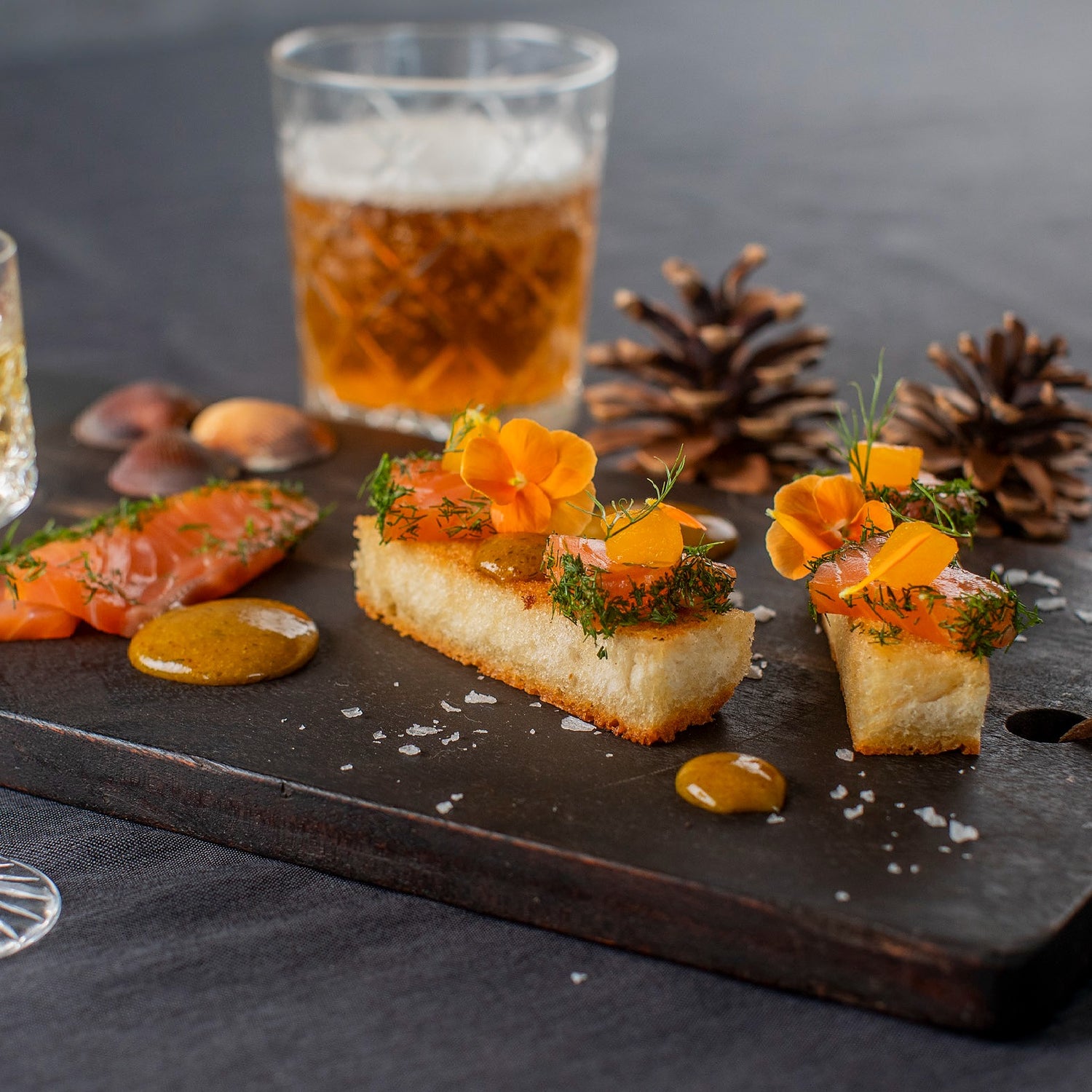 Gravad laks på smørristet brioche