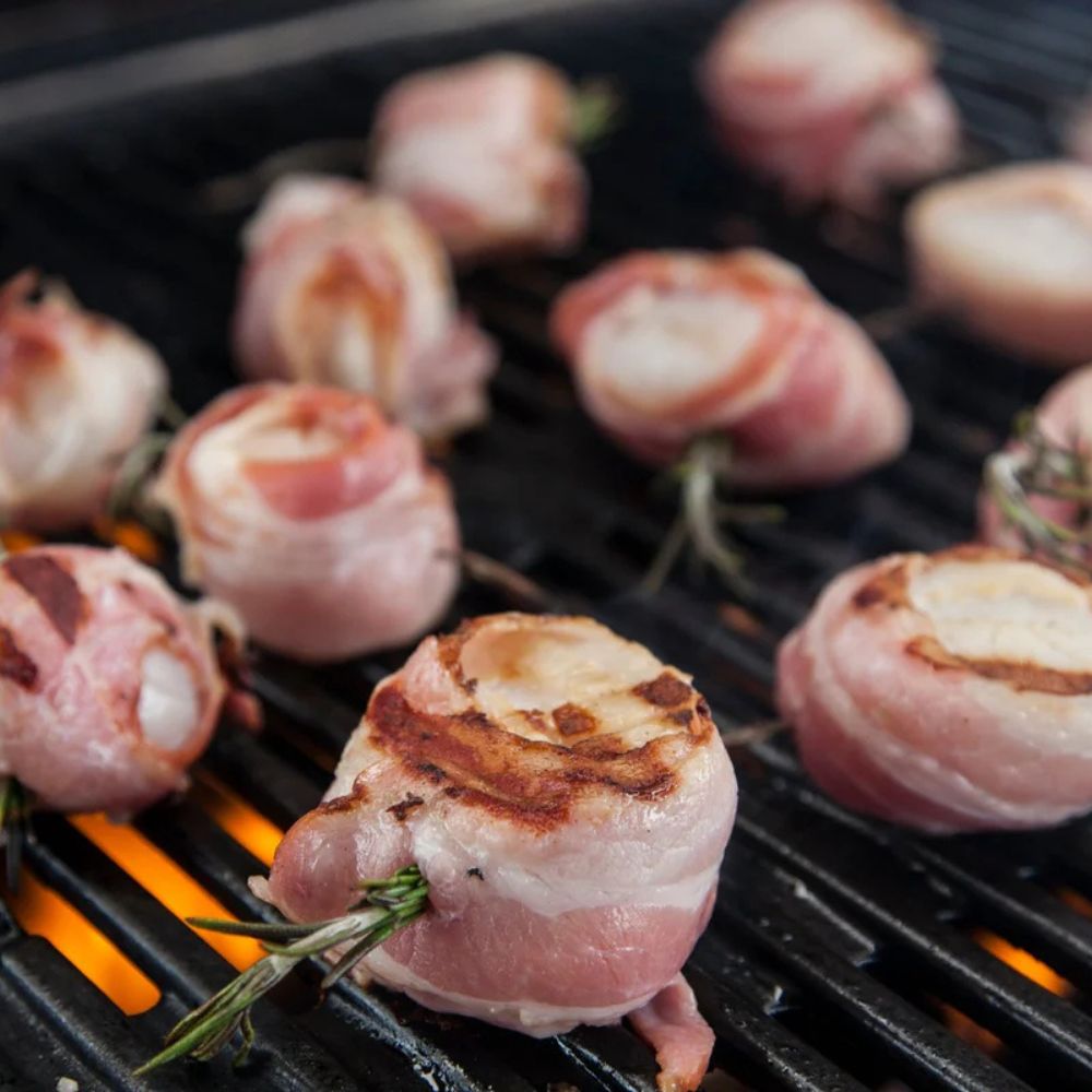 Grillede kammuslinger med bacon og coleslaw - Kystfisken