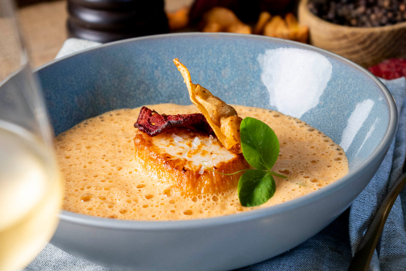 Hummersuppe med kammuslinger