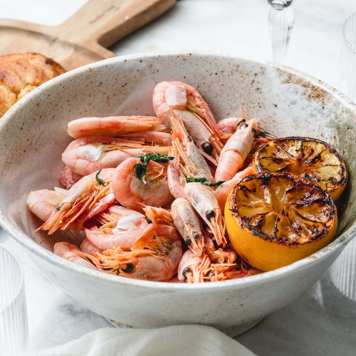 Pil-selv rejer med hjemmerørt urtecreme - Kystfisken