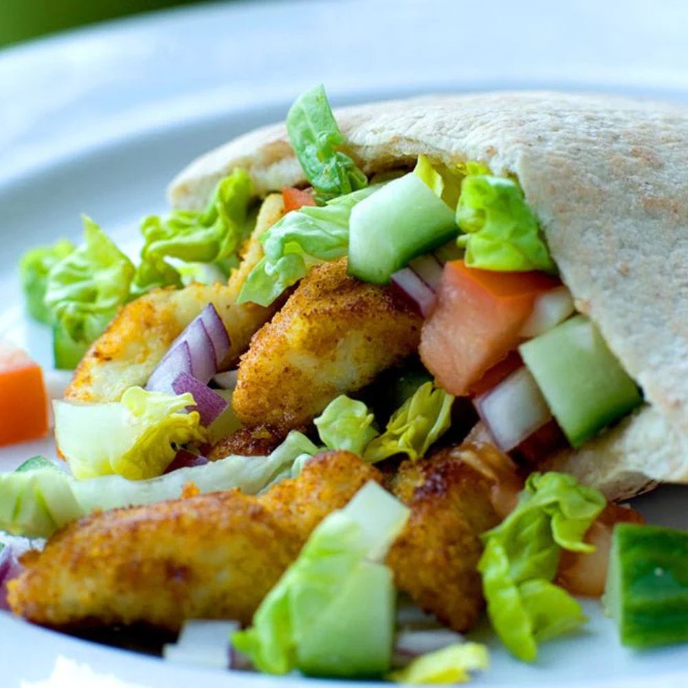 Pitabrød med sprød krydret rødspætte - Kystfisken