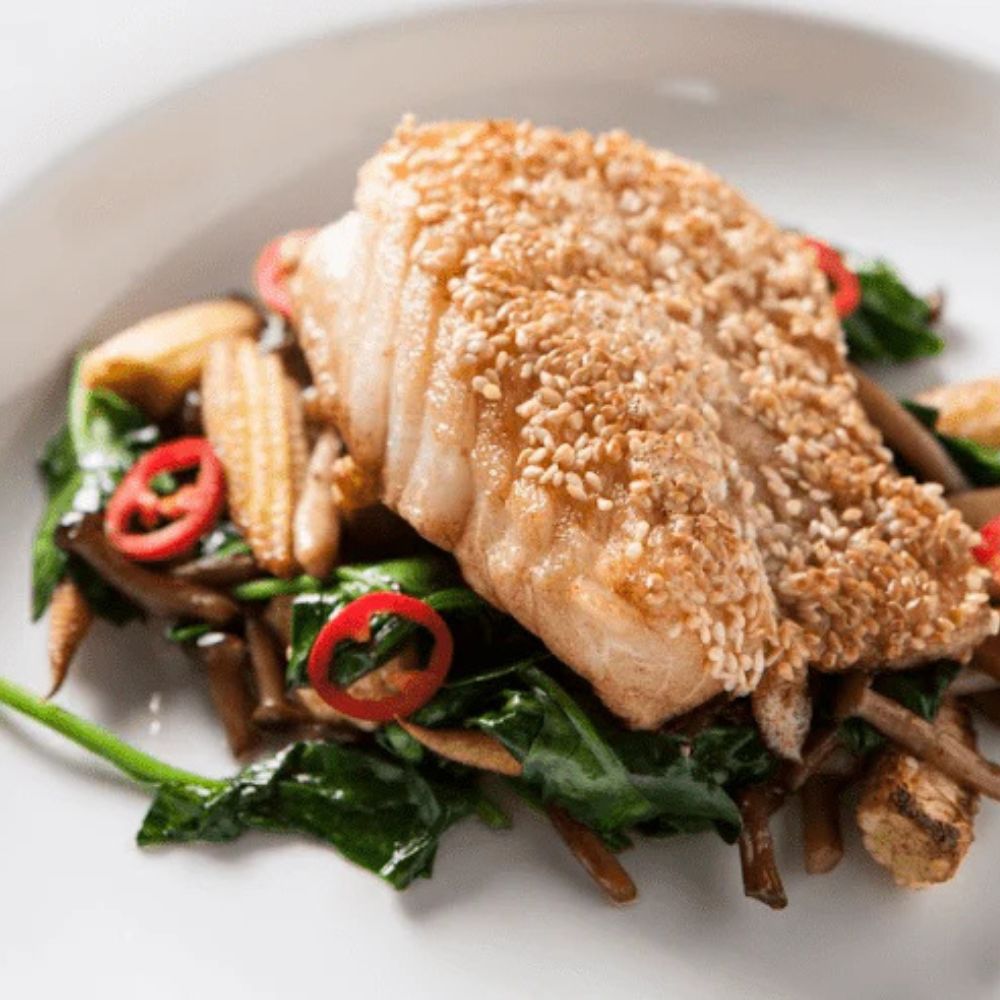 Torsk sesamstegt med lynstegte grøntsager - Kystfisken