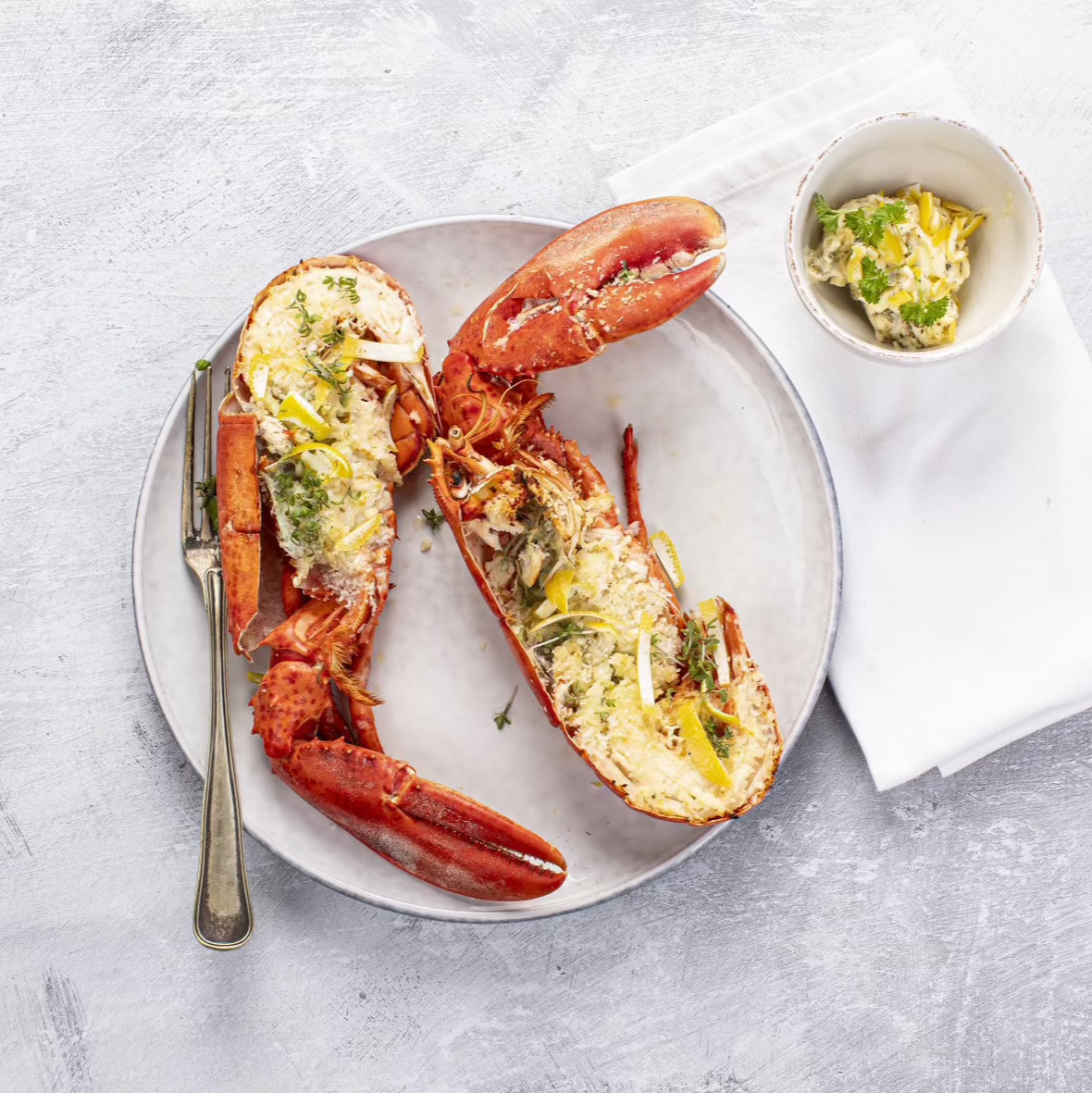 Gratineret hummer med citron og hvidløg (2 Personer)