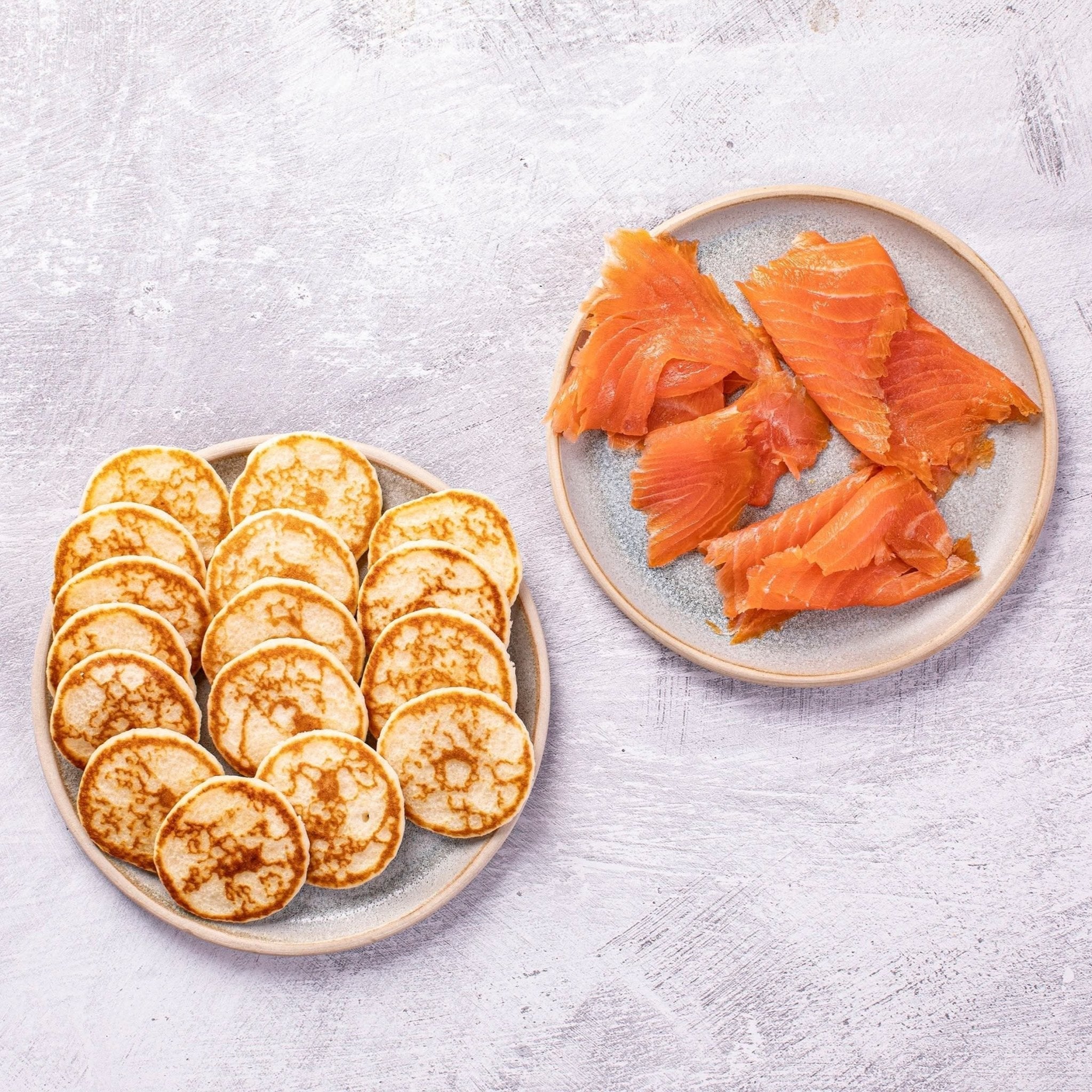 Blinis med røget laks, dild og creme fraiche (2 personer) - Kystfisken