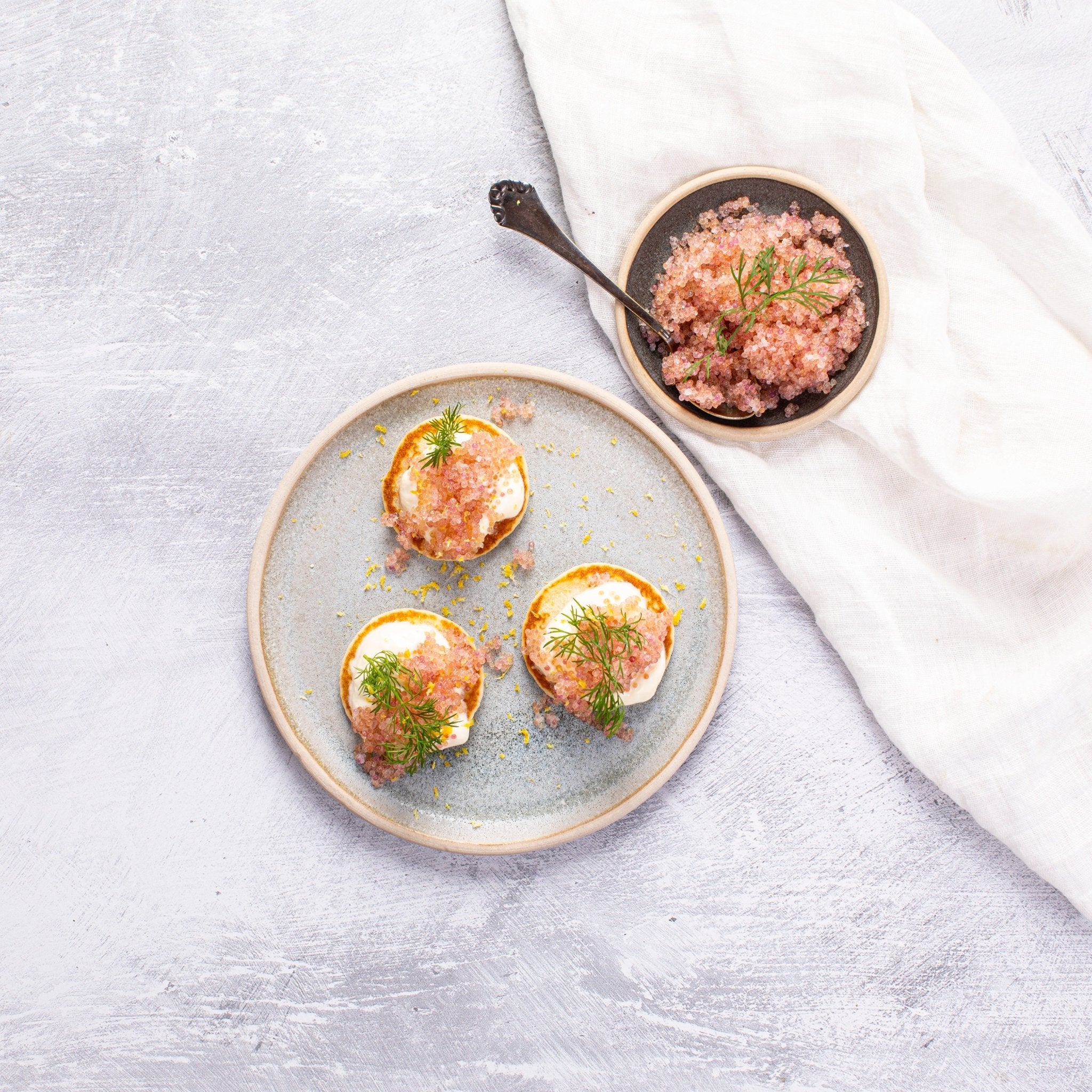 Blinis med stenbiderrogn, dild og creme fraiche (4 personer) - Kystfisken