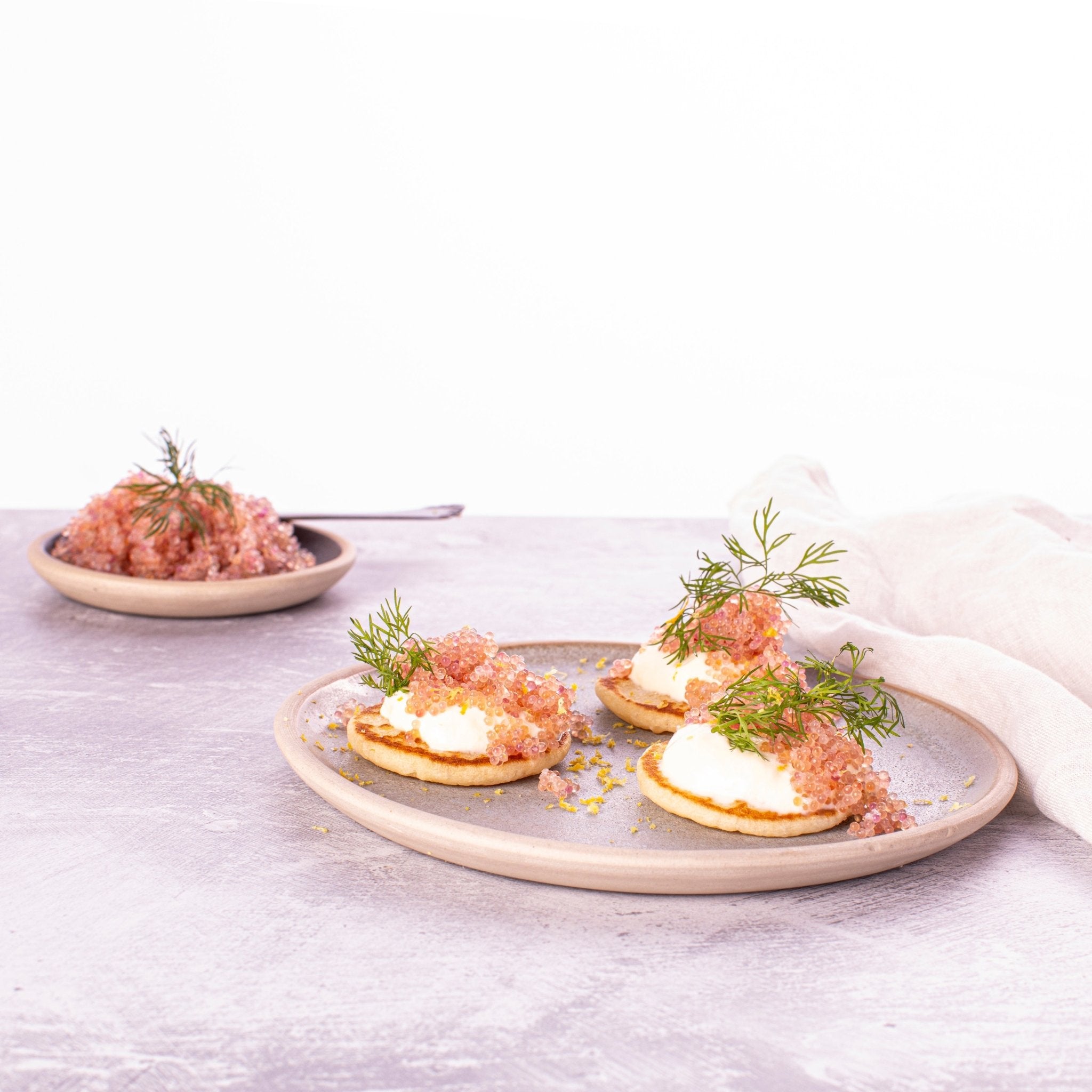 Blinis med stenbiderrogn, dild og creme fraiche (4 personer) - Kystfisken