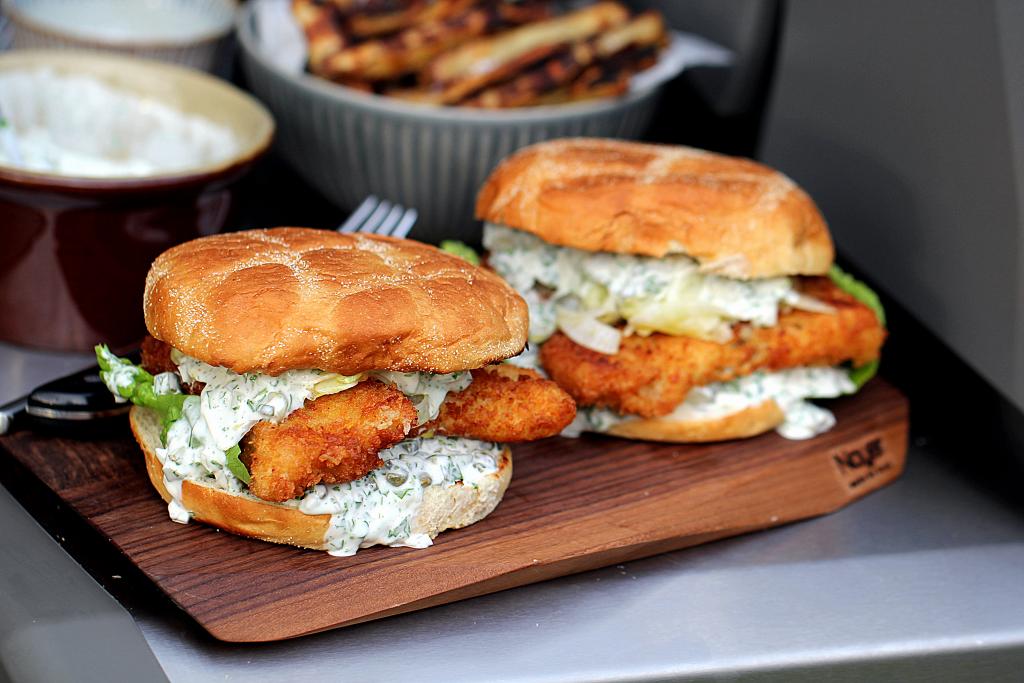 Fiskeburger m. torsk og tatarsauce - Kystfisken