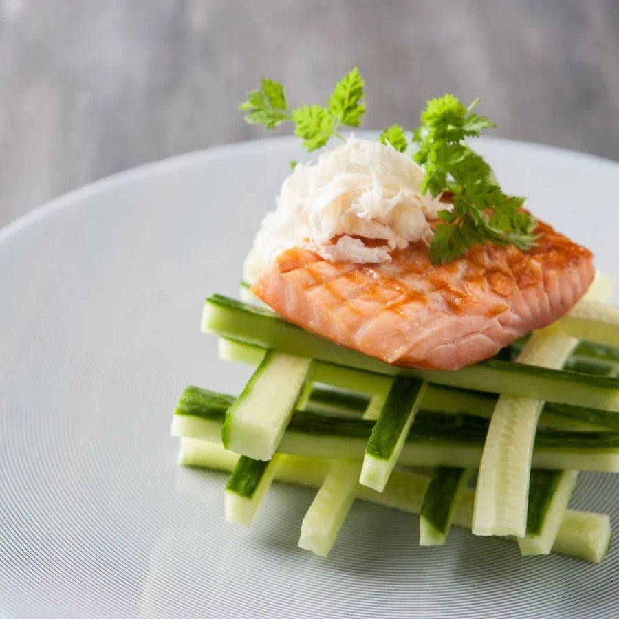 Grillet røget laks med agurk