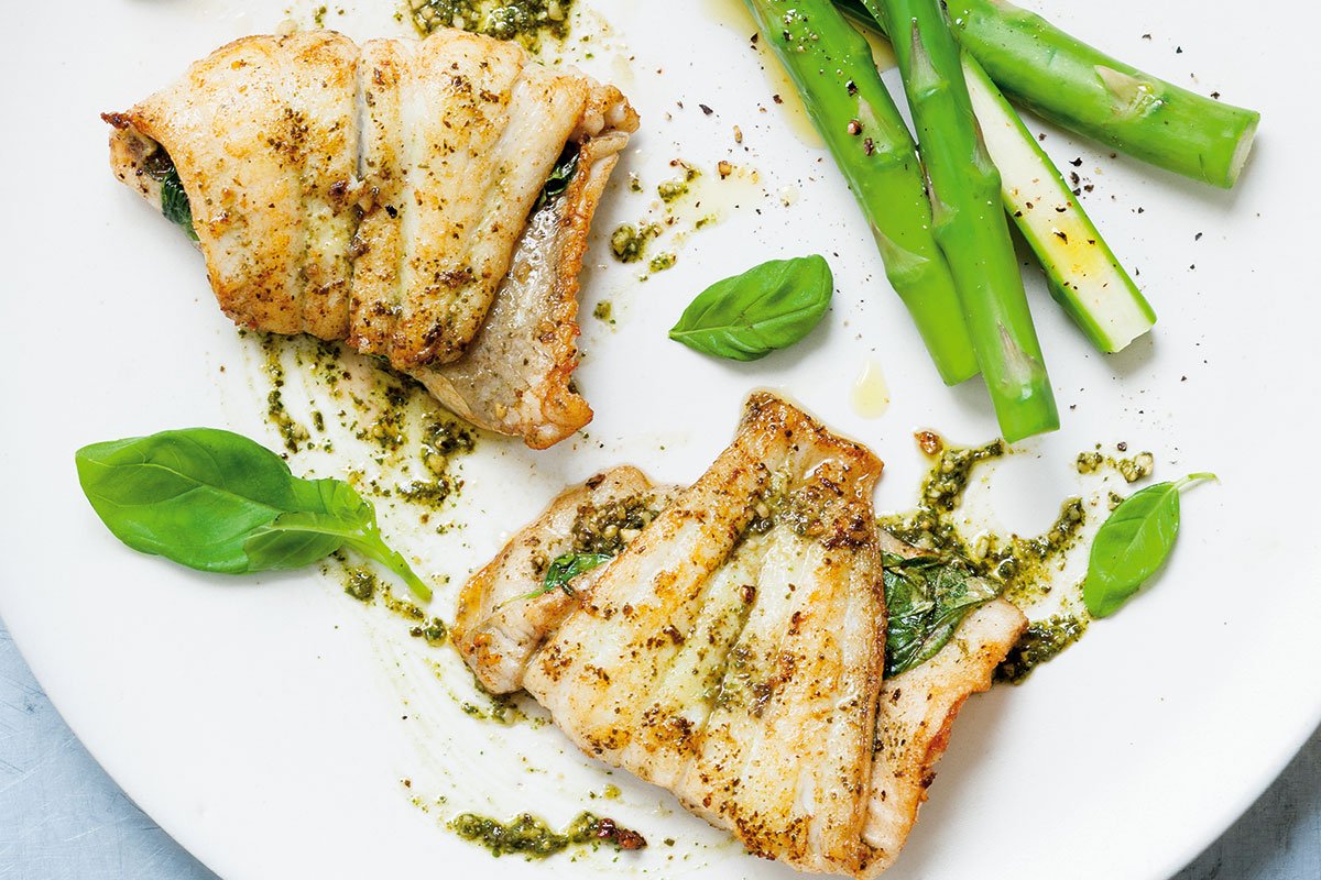 Stegte rødspættefileter med pesto - Kystfisken