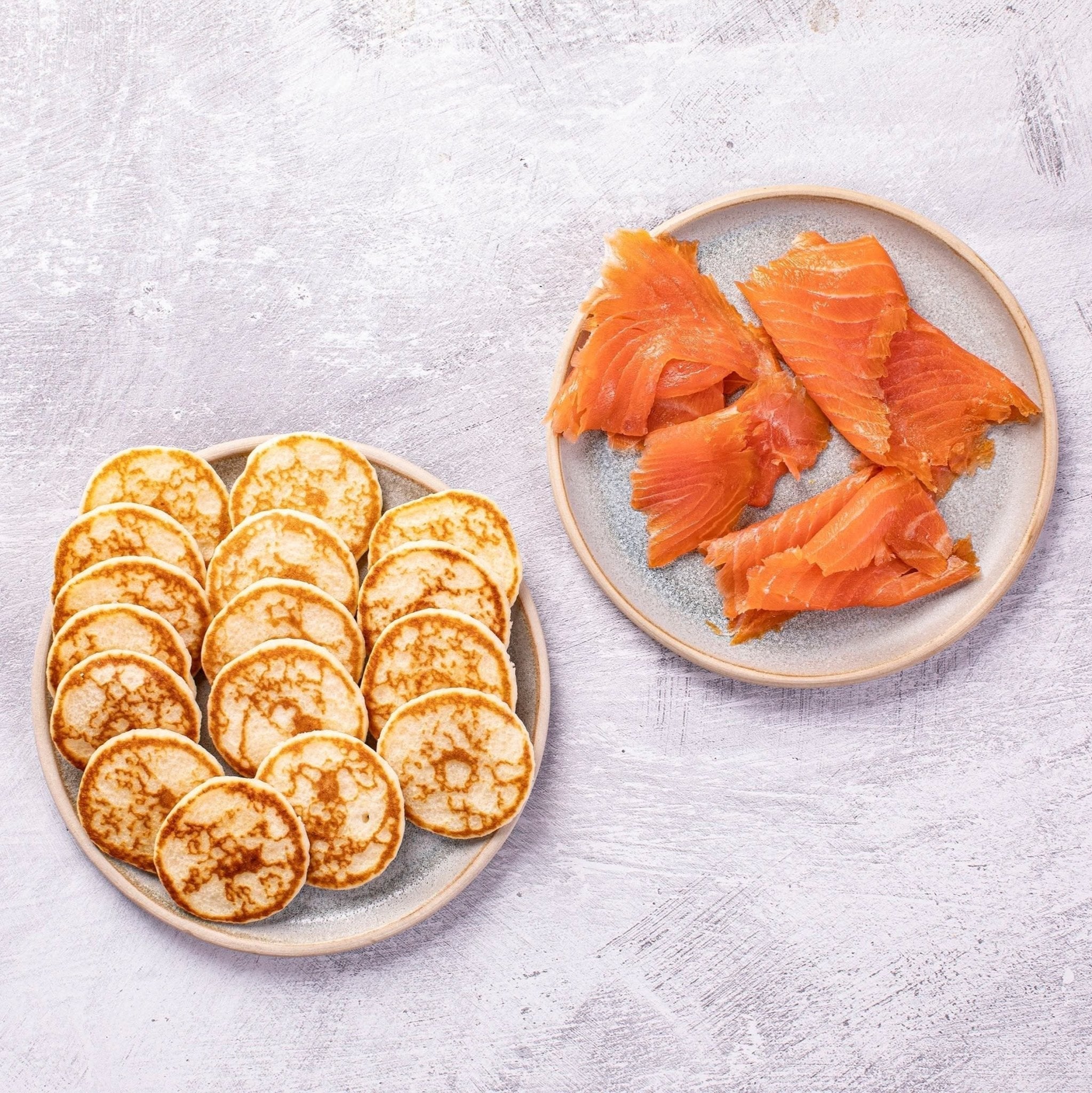 Blinis med røget laks, dild og creme fraiche (2 personer) (Nytår) - Kystfisken