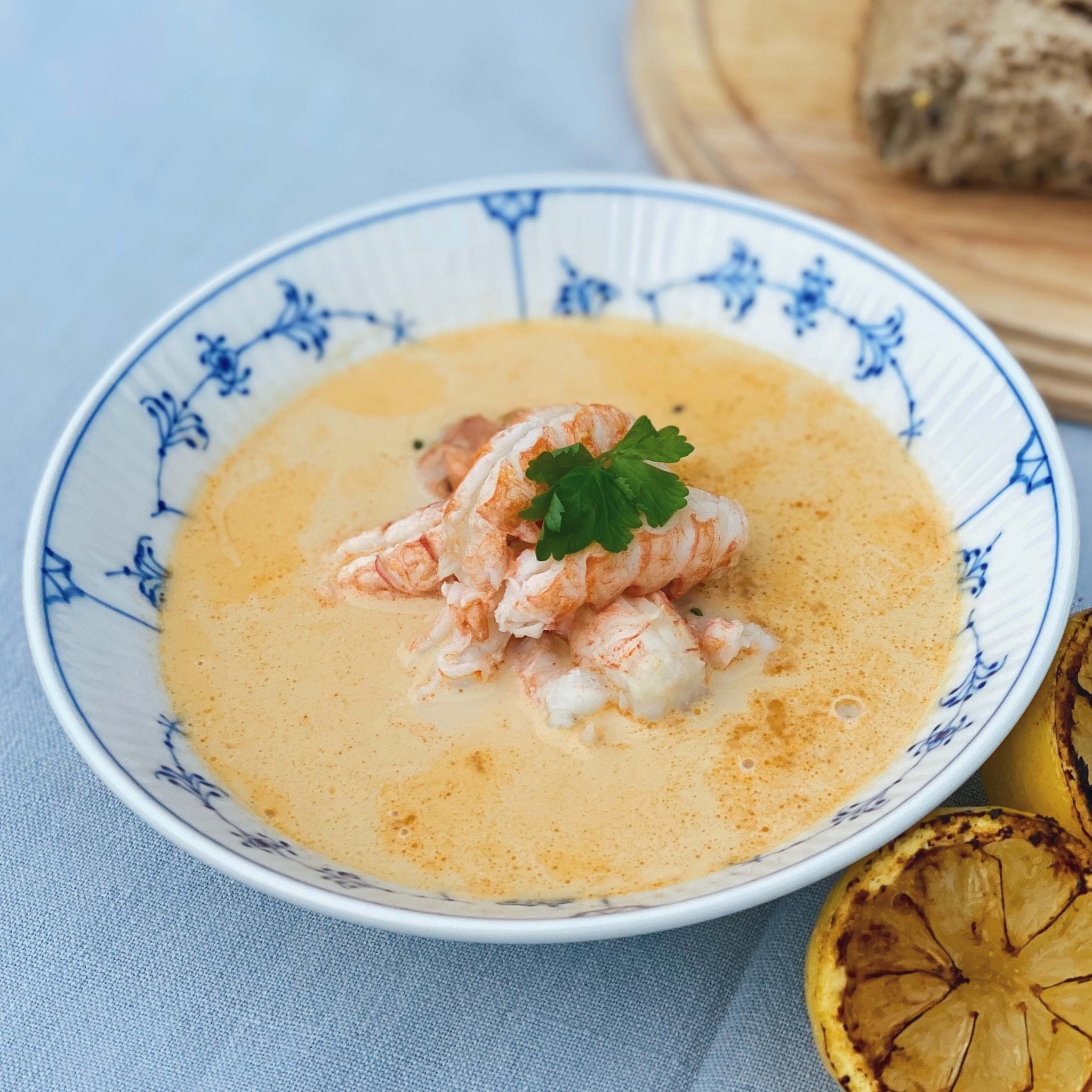 Fødselsdagstilbud: Cremet hummerbisque + Jomfruhummerhaler